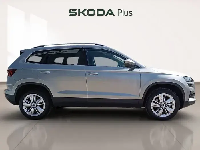 Usado Skoda Karoq Selection 150 CV (110 kW) 2025 Gris plata SUV