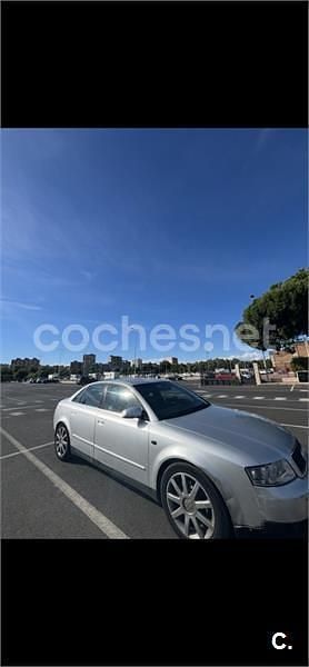 Usado Audi A4 130 CV (95 kW) 2003 Gris / plata Berlina
