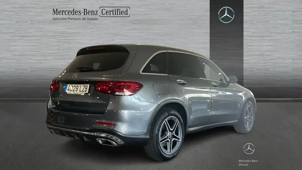 Usado Mercedes GLC220 AMG line 194 CV (142 kW) 2022 Gris / plata SUV