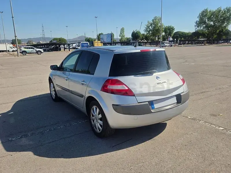 Usado Renault Mégane Extreme 111 CV (81 kW) 2007 Gris / plata Berlina
