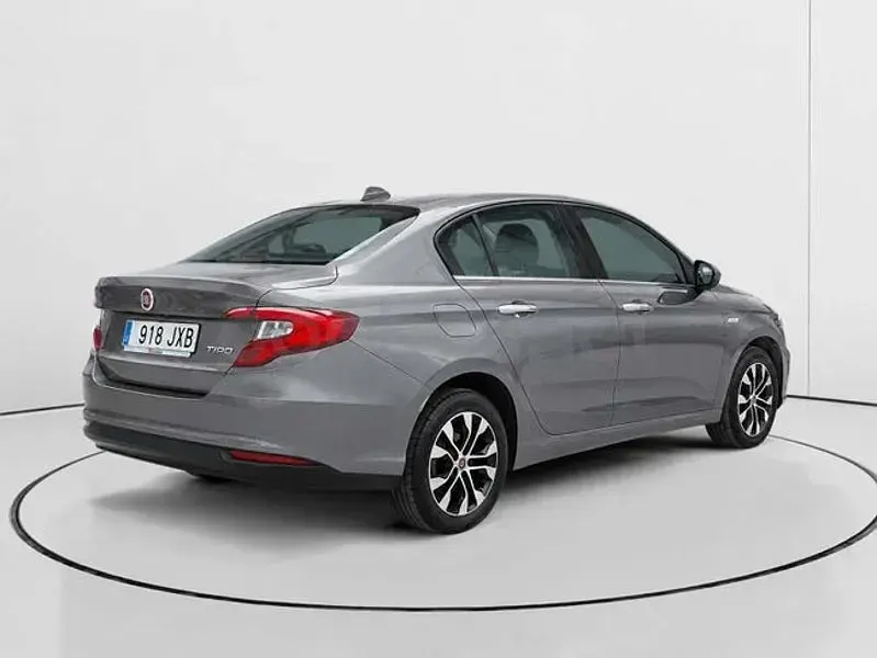 Usado Fiat Tipo Easy 120 CV (88 kW) 2017 Gris / plata Berlina