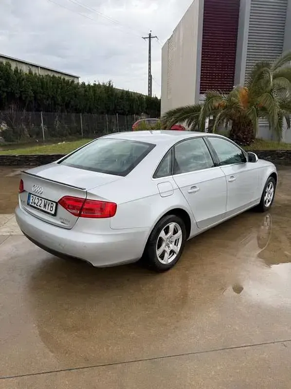 Usado Audi A4 140 CV (102 kW) 2008 Gris Familiar
