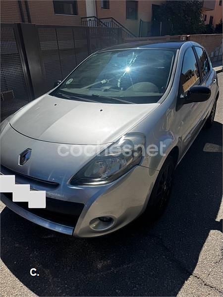 Gris / plata Usado 2012 Renault Clio III Collection Berlina | 5000 € (Precio justo) - Imagen 1/1