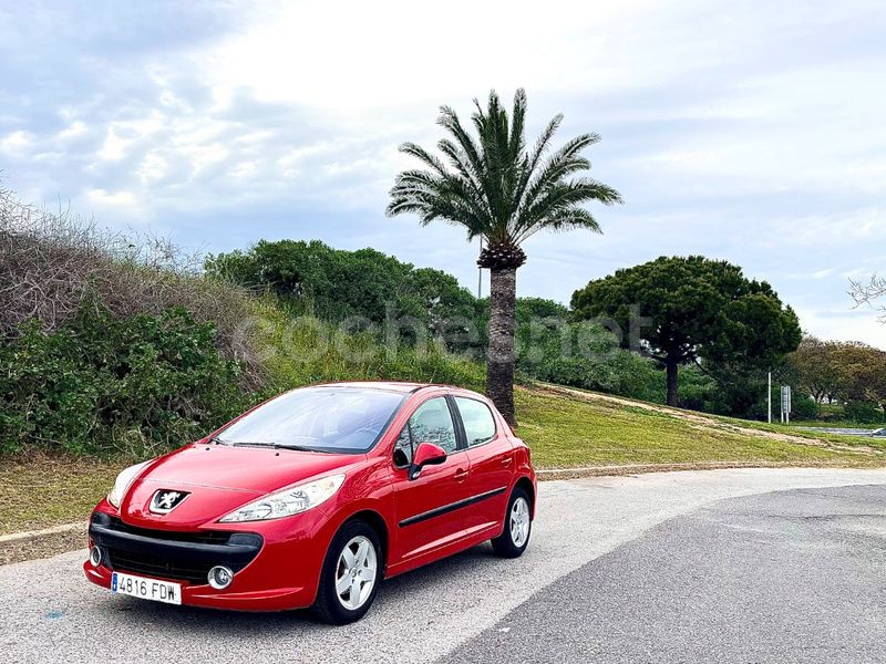 Rojo Usado 2007 Peugeot 207 Berlina | 4790 € (Precio justo) - Imagen 1/4