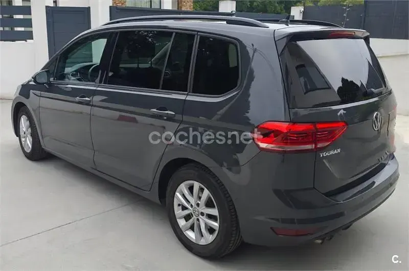 Usado VW Touran Advance 150 CV (110 kW) 2016 Negro Monovolumen