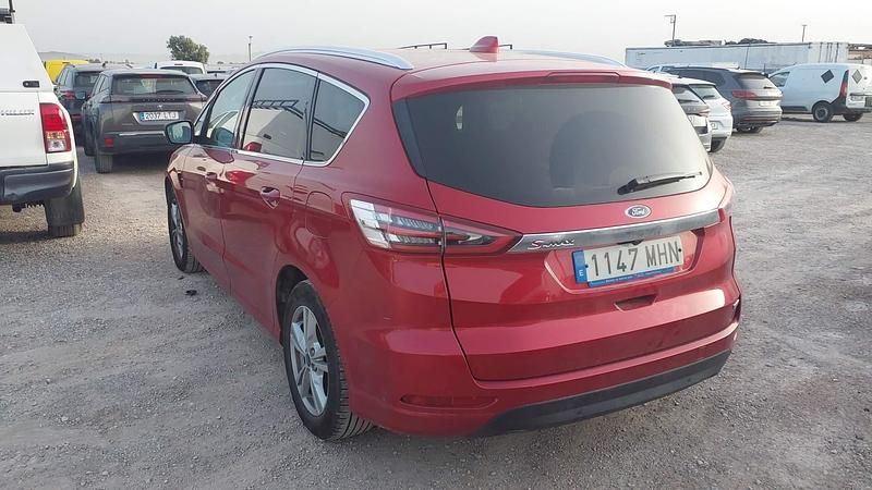 Usado Ford S-MAX Titanium 190 CV (139 kW) 2023 Rojo Monovolumen