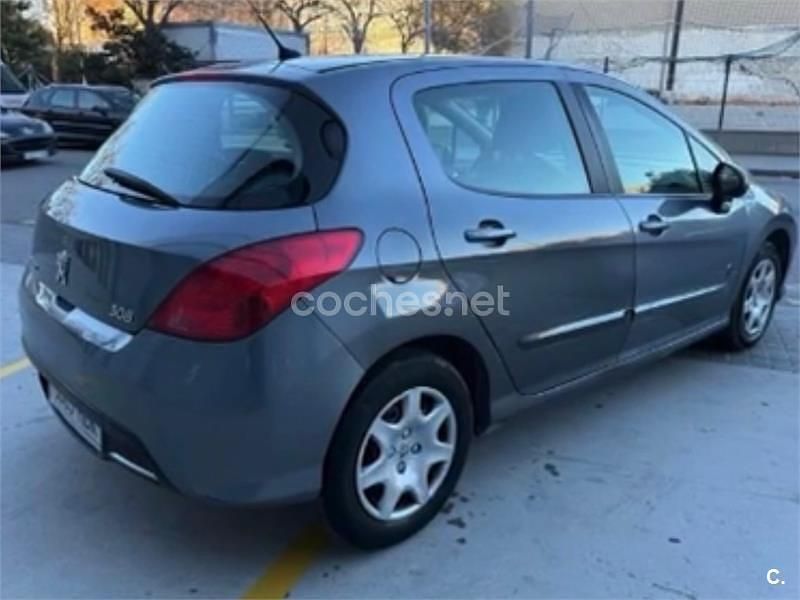 Usado Peugeot 308 120 CV (88 kW) 2011 Gris / plata Berlina