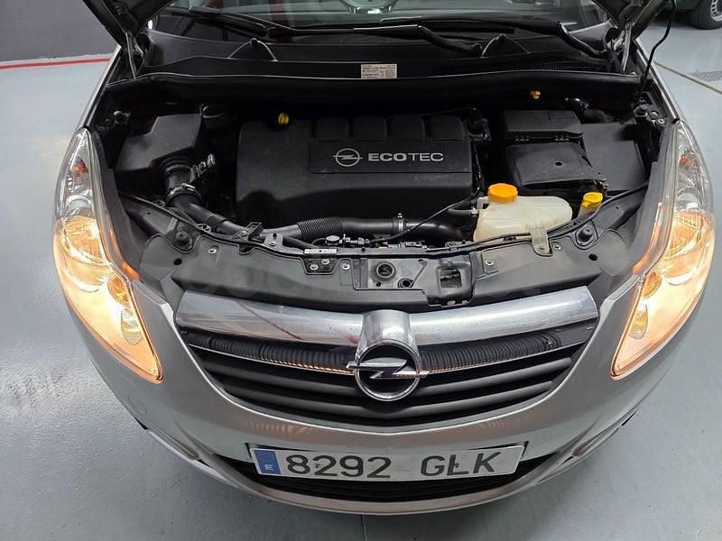 Usado Opel Corsa Cosmo 90 CV (66 kW) 2009 Gris / plata Utilitario