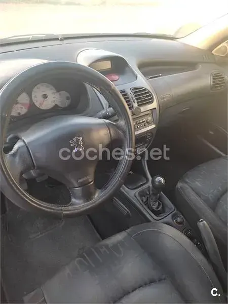 Usado Peugeot 206 Quiksilver 90 CV (66 kW) 2004 Negro Berlina