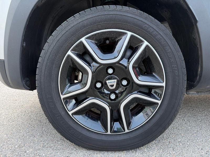 Usado Dacia Spring Comfort Plus 33 kW (45 CV) 2022 Gris Utilitario