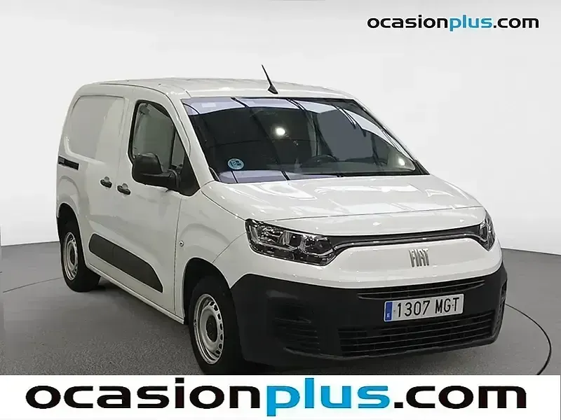 Usado Fiat Doblò 102 CV (75 kW) 2023 Blanco Monovolumen