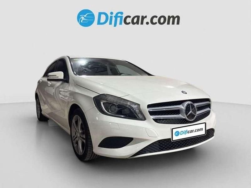 Käytetty Mercedes A180 AMG line 111 HP (81 kW) 2015 Valkoinen Sedan