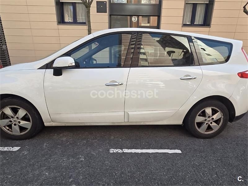 Usado Renault Scénic III Dynamique 110 CV (80 kW) 2011 Blanco Monovolumen