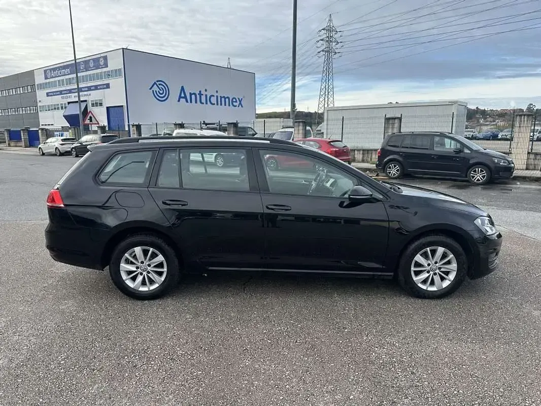 Usado VW Golf VII 110 CV (80 kW) 2015 Negro Familiar
