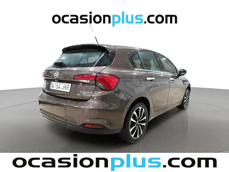 Usado Fiat Tipo Lounge 95 HP (69 kW) 2016 Castanho Sedan