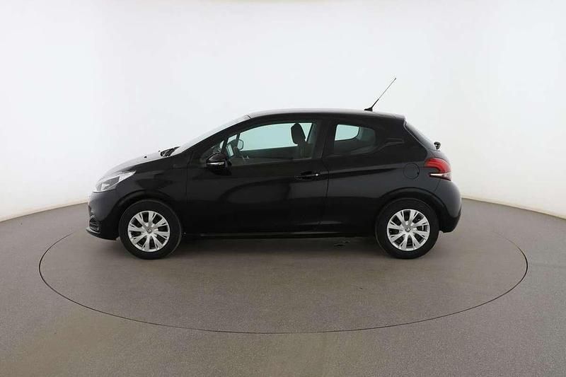 Usado Peugeot 208 Active 83 CV (61 kW) 2015 Negro Utilitario