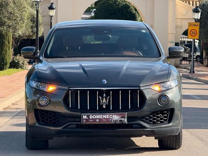 Usado Maserati Levante GranLusso 275 CV (202 kW) 2017 Gris SUV