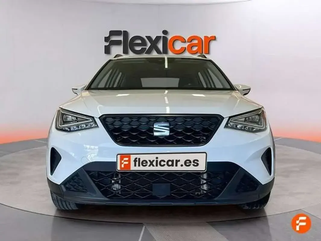 Usado Seat Arona Style 110 CV (80 kW) 2022 Blanco SUV