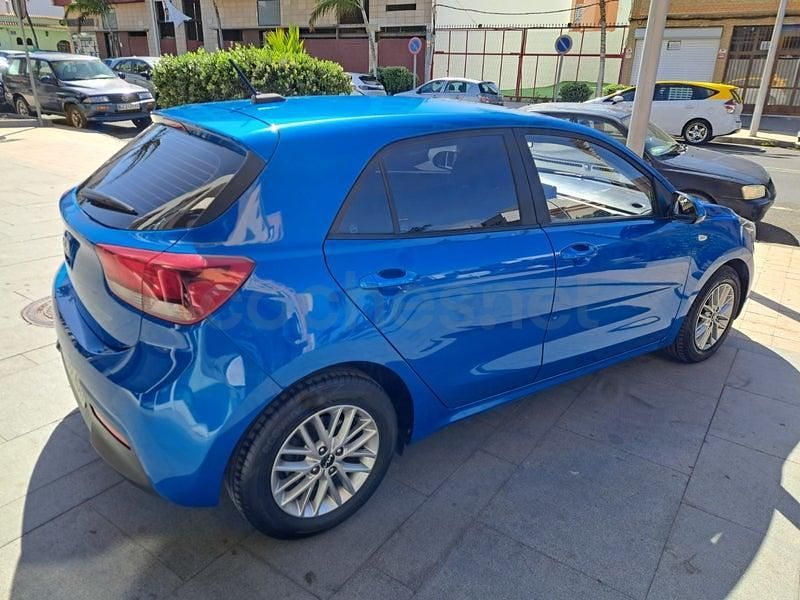 Usado Kia Rio 84 CV (61 kW) 2022 Azul Berlina