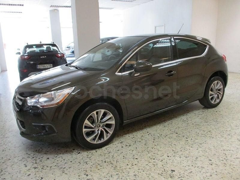 Usado Citroën DS4 Style 120 CV (88 kW) 2014 Marrón Utilitario