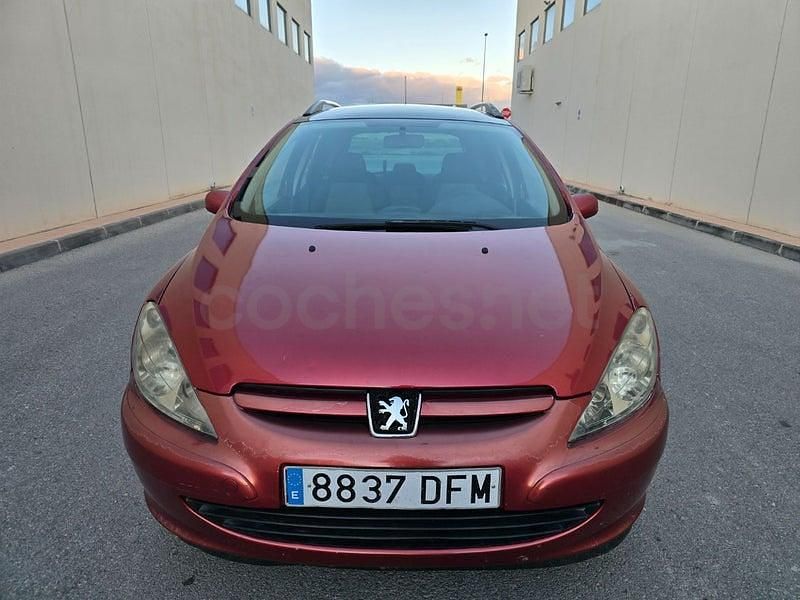 Usado Peugeot 307 90 CV (66 kW) 2005 Granate Familiar