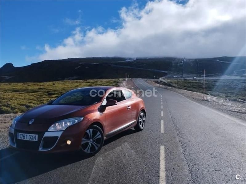 Usado Renault Mégane 110 CV (80 kW) 2010 Naranja Berlina