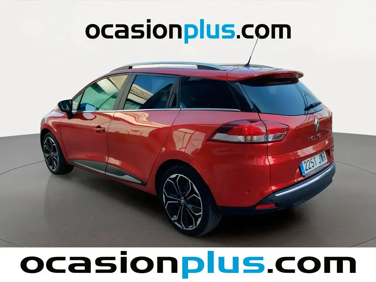 Usado Renault Clio Zen 120 CV (88 kW) 2017 Rojo Familiar