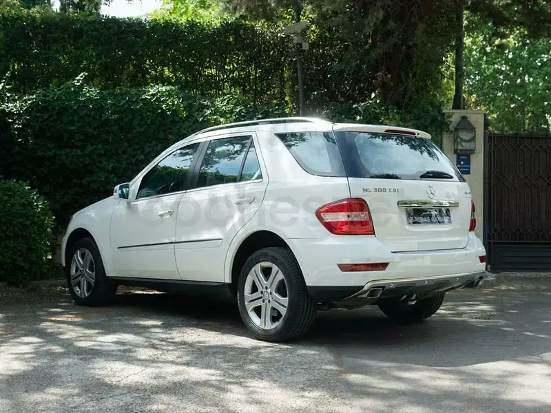 Usado Mercedes ML300 204 CV (150 kW) 2010 Blanco SUV