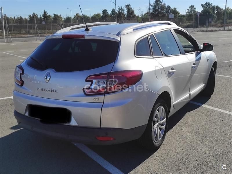 Usado Renault Mégane GrandTour LIMITED 110 CV (80 kW) 2015 Gris / plata Familiar