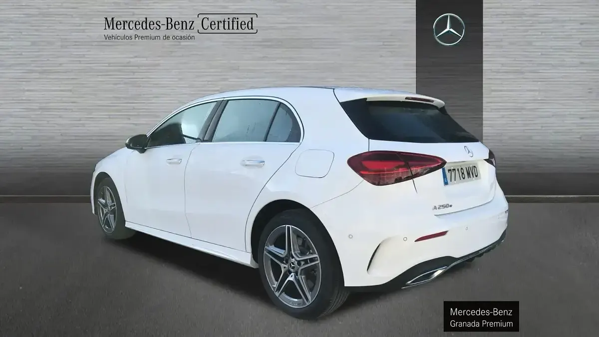 Usado Mercedes A250 AMG line 218 CV (160 kW) 2024 Blanco Berlina