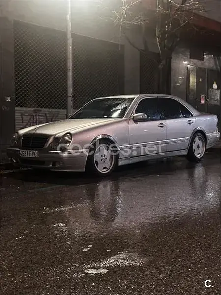 Usado Mercedes E320 Avantgarde 197 CV (144 kW) 2000 Gris / plata Berlina