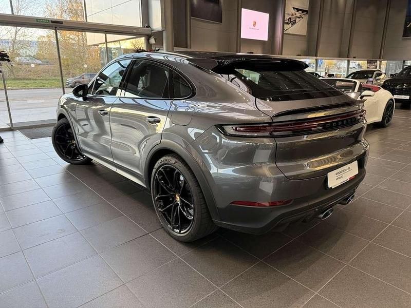 Usado Porsche Cayenne Turbo E-Hybrid 740 CV (544 kW) 2024 Gris / plata SUV