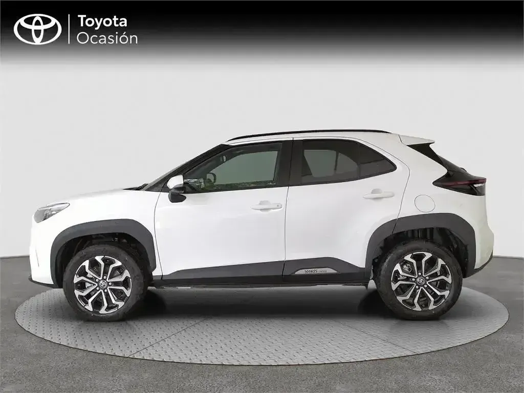 Usado Toyota Yaris Cross Active 116 CV (85 kW) 2024 Blanco SUV