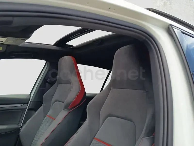 Usado VW Golf VIII GTI Clubsport 301 CV (221 kW) 2022 Blanco Berlina