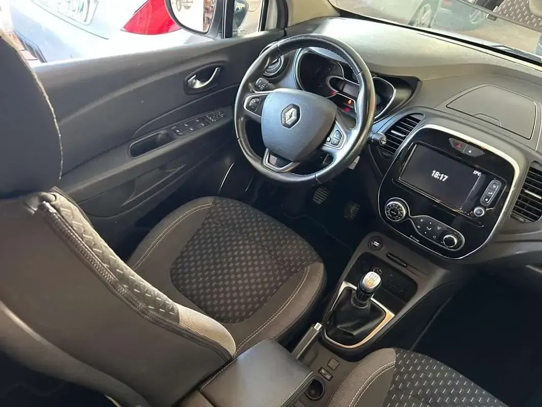Usado Renault Captur LIMITED 118 CV (86 kW) 2018 Blanco SUV