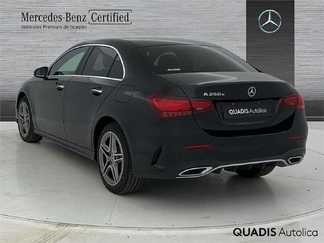 Usado Mercedes A250 AMG line 218 CV (160 kW) 2024 Negro cosmos