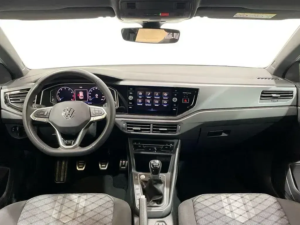 Usado VW Taigo R-line 110 CV (80 kW) 2024 Gris SUV