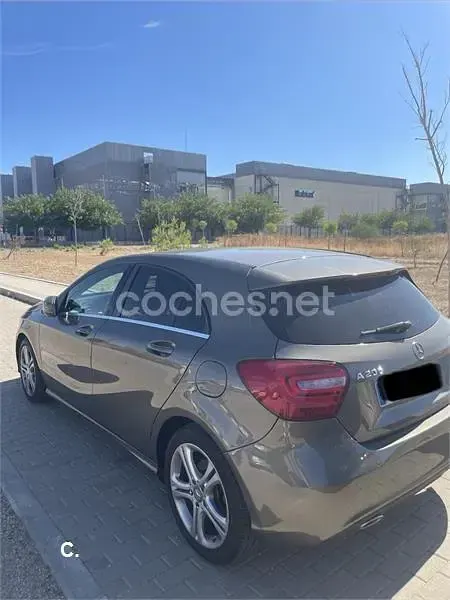 Usado Mercedes 200 75 CV (55 kW) 1993 Marrón Familiar