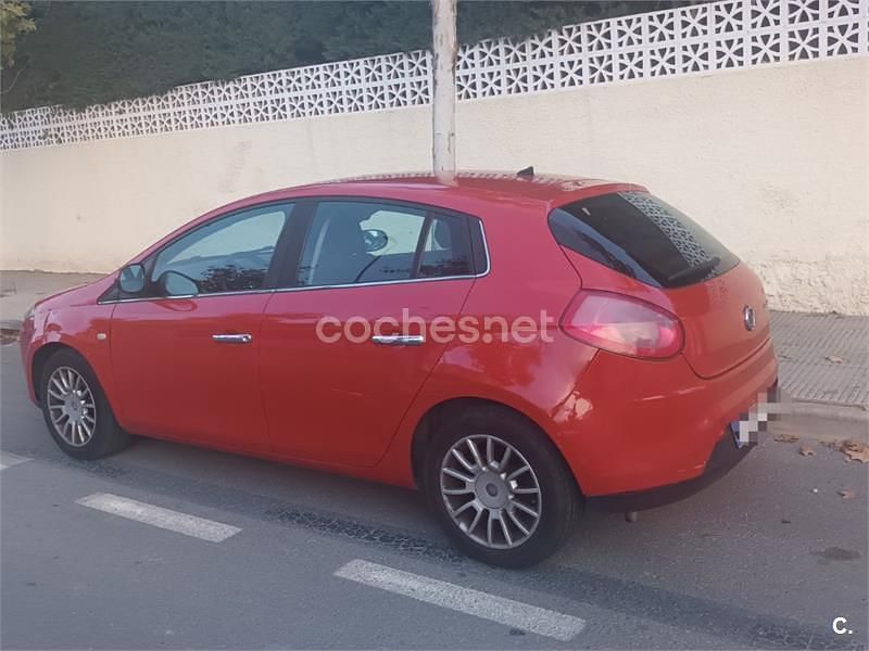 Rojo Usado 2007 Fiat Bravo Emotion Utilitario | 2500 € (Super precio) - Imagen 1/4