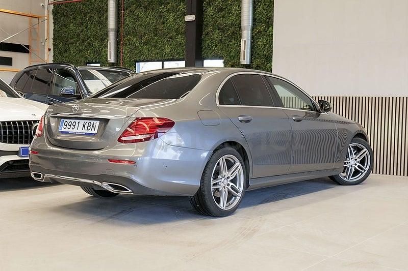Usado Mercedes E220 196 CV (144 kW) 2017 Gris Berlina