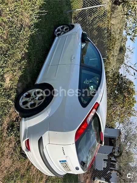 Usado Ford Focus Trend 100 CV (73 kW) 2007 Blanco Berlina