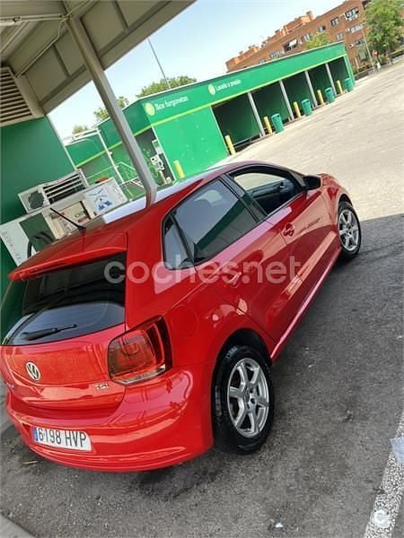 Usado VW Polo Advance 90 CV (66 kW) 2014 Rojo Berlina