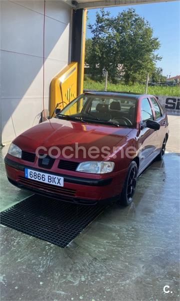 Granate Usado 2002 Seat Cordoba Stella Berlina | 1400 € (Precio justo) - Imagen 1/2