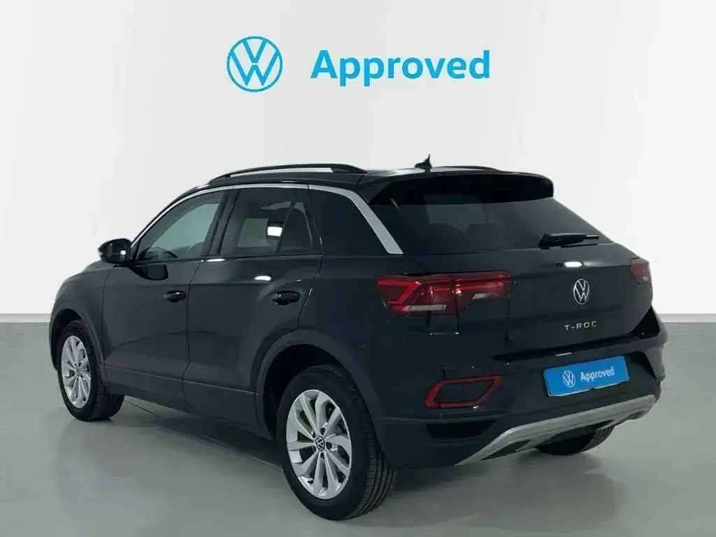 Usado VW T-Roc Life 110 CV (80 kW) 2024 Negro SUV