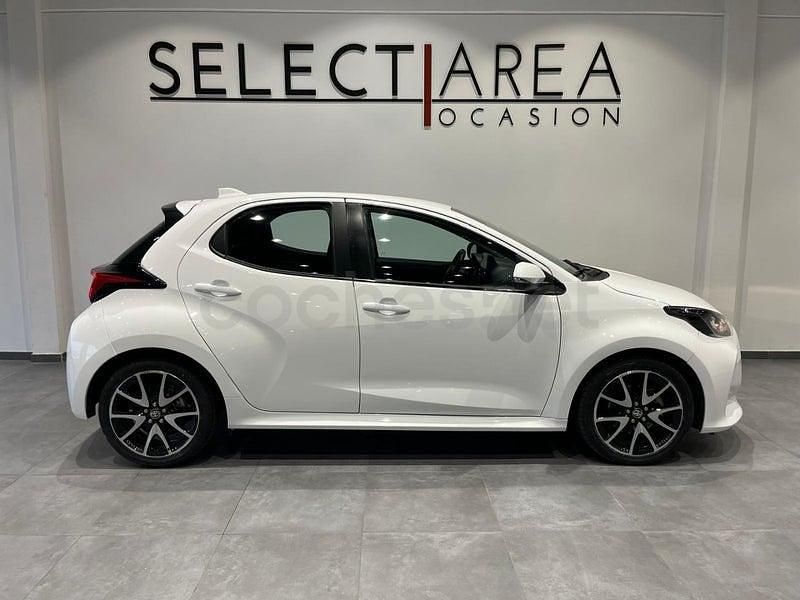 Usado Toyota Yaris Hybrid Active 116 CV (85 kW) 2021 Blanco Berlina