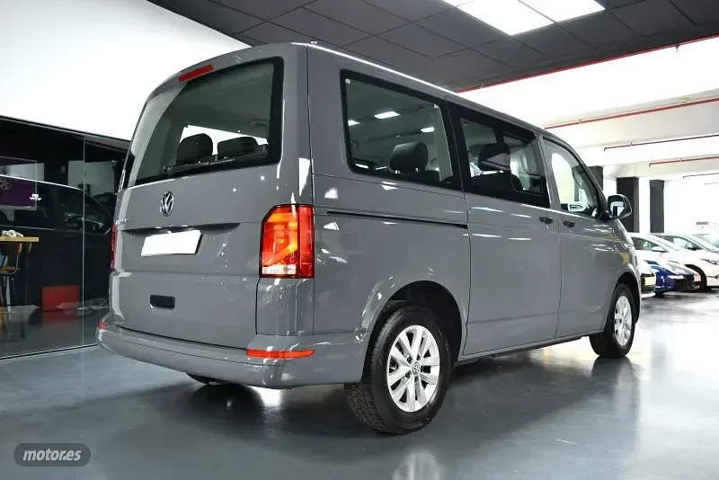 Usado VW Multivan 150 CV (110 kW) 2022 Gris Monovolumen
