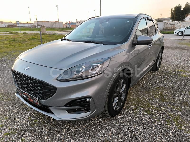 Usado Ford Kuga ST-Line 150 CV (110 kW) 2022 Gris / plata SUV