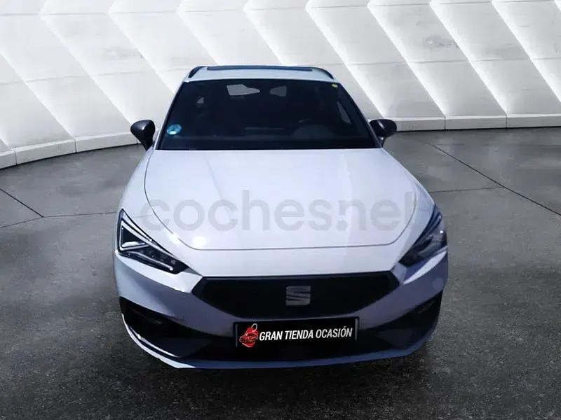 Usado Seat Leon FR 204 CV (150 kW) 2021 Blanco Familiar