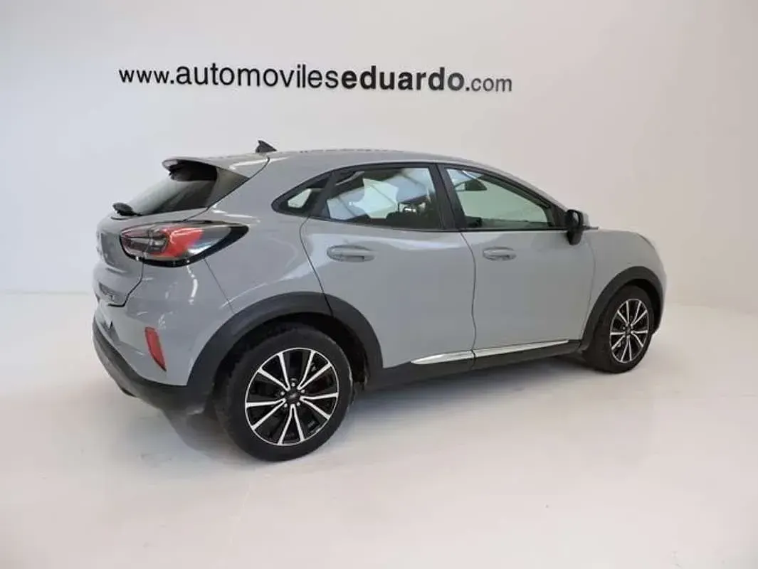Usado Ford Puma Titanium 125 CV (91 kW) 2022 Gris SUV