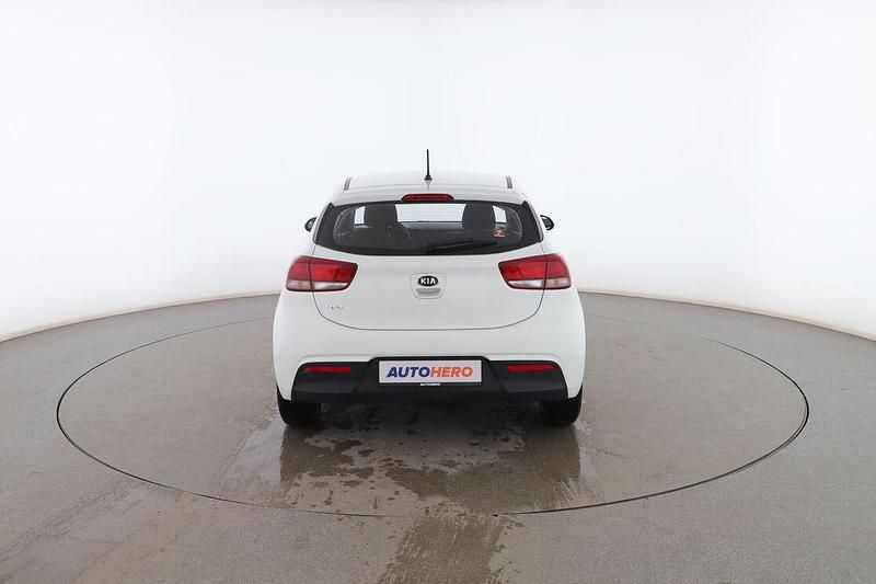 Usado Kia Rio 85 CV (62 kW) 2018 Blanco Utilitario